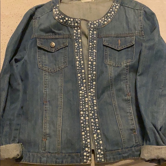 Jean jacket - Picture 1 of 3